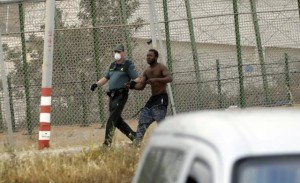 DOZENS OF SUBSAHARIAN IMMIGRANTS JUMP OVER INTO THE SPANISH LAND IN MELILLA